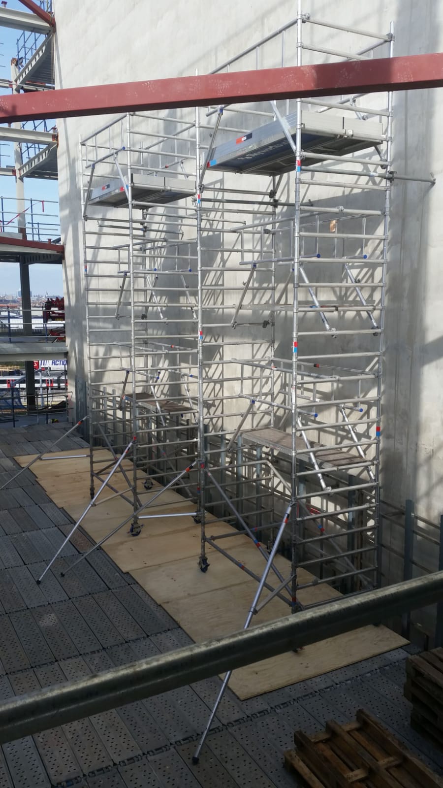 Rolsteigers voor installatie verticale tuin nieuwbouw EMA