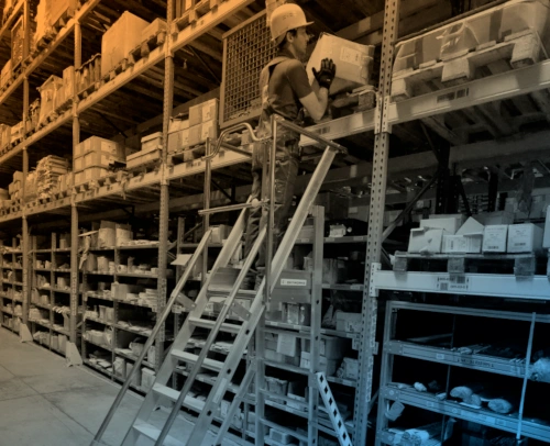 Verrolbare magazijntrap