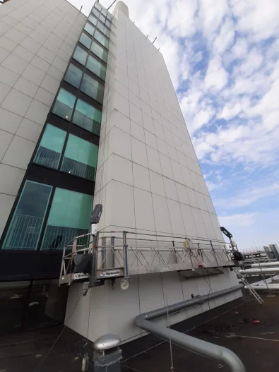 Hangbruginstallatie gevelonderhoud kantoorpand