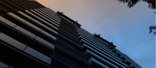 Afbeelding Overstappen van een hangbrug naar balkon?